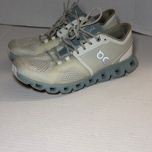 On Running Cloud X  Running Training Shoes Womens Size 9 Med, Aloe Surf